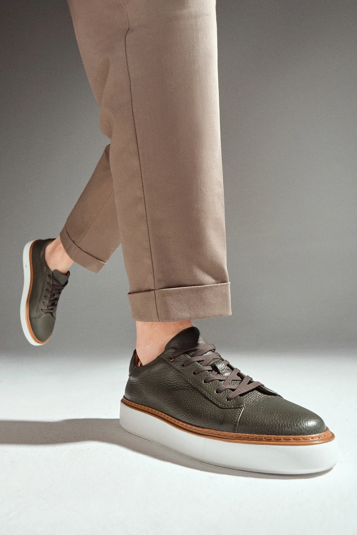 Erkek Haki Bağcıklı Kalın Tabanlı Deri Sneaker - Image 5