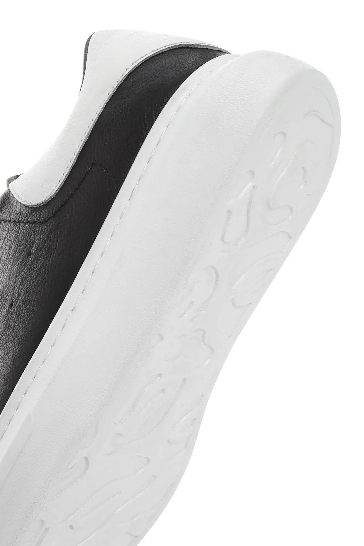 Erkek Siyah Bağcıklı Kalın Tabanlı Deri Sneaker - Image 8