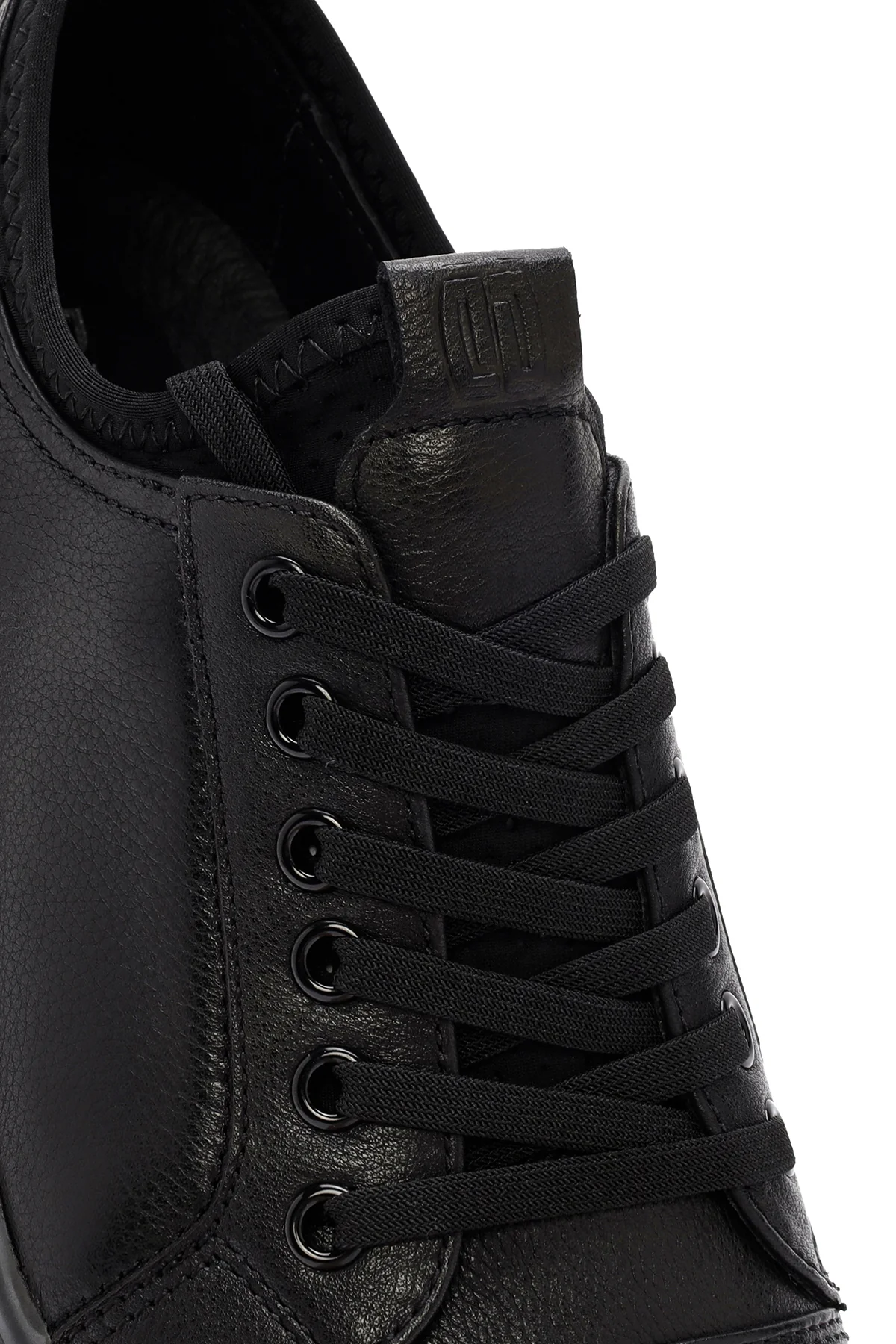 Erkek Siyah Kalın Tabanlı Bağcıklı Deri Sneaker - Image 8