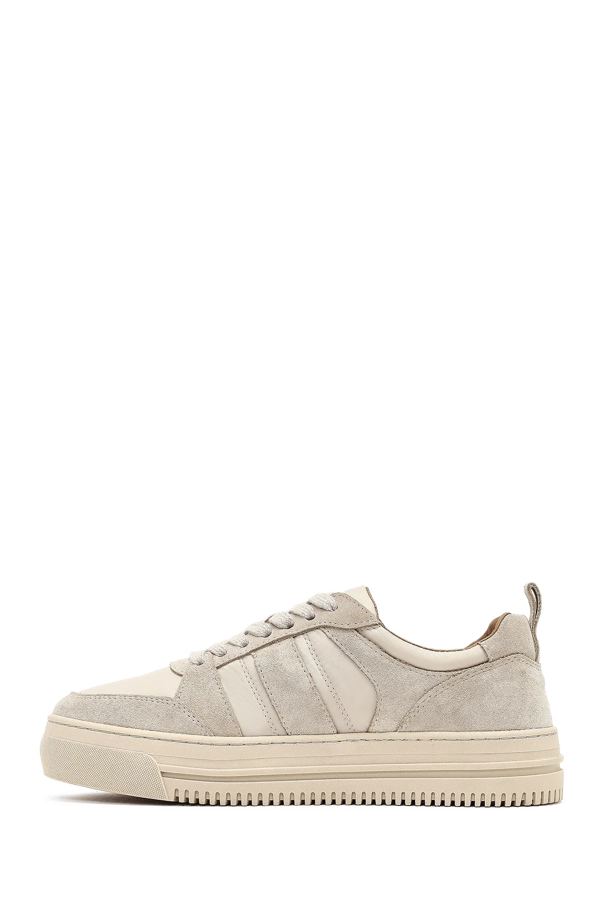 Kadın Bej Bağcıklı Kalın Tabanlı Desenli Deri Sneaker - Image 4