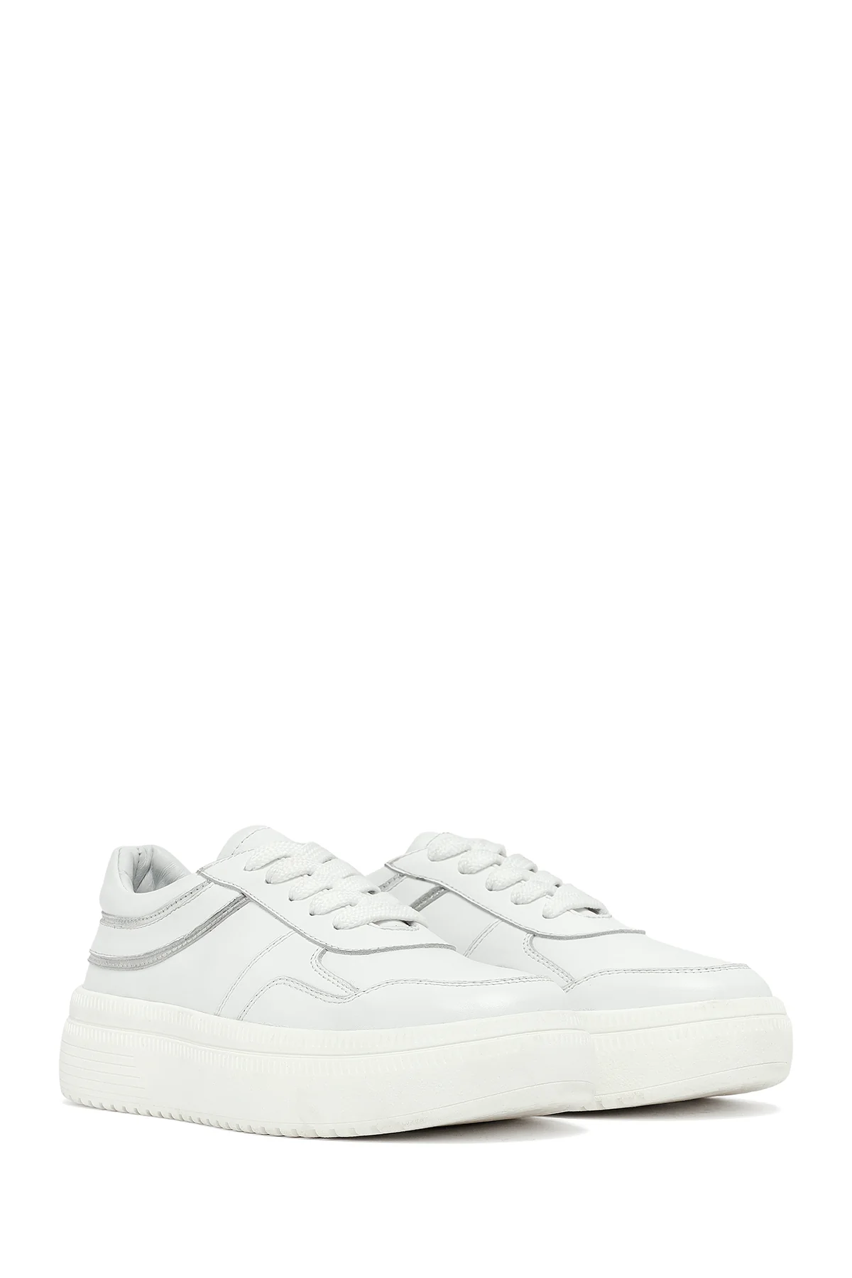 Kadın Beyaz Bağcıklı Kalın Tabanlı Deri Sneaker - Image 3