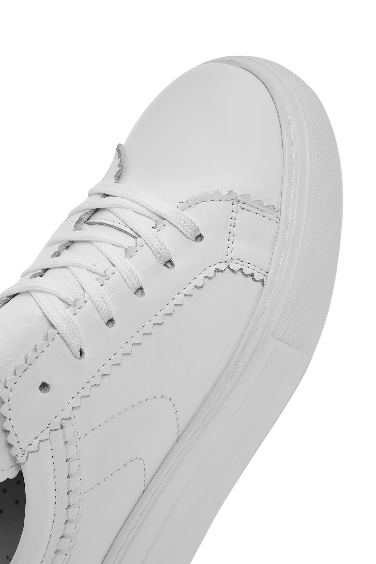 Kadın Beyaz Bağcıklı Kalın Tabanlı Deri Sneaker - Image 8
