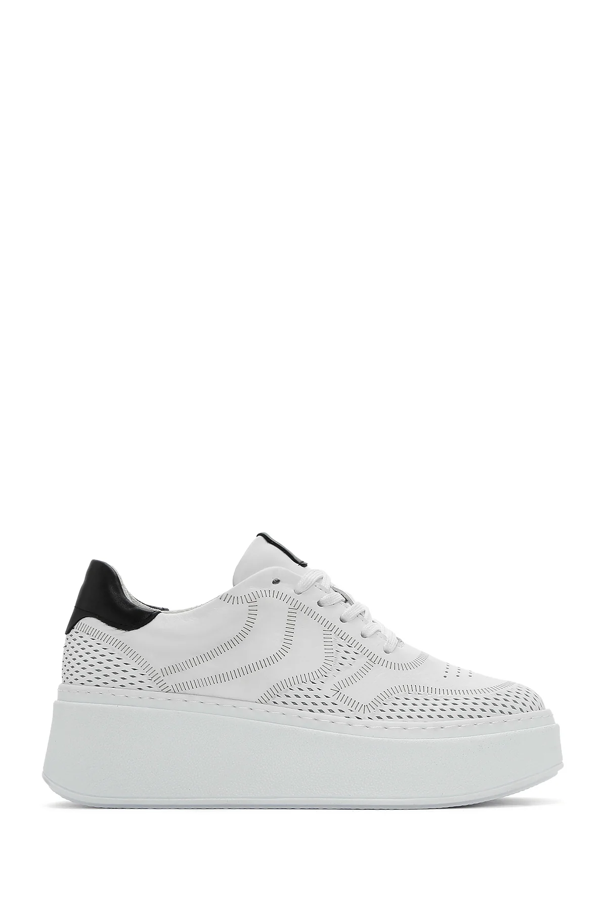 Kadın Beyaz Bağcıklı Kalın Tabanlı Deri Sneaker