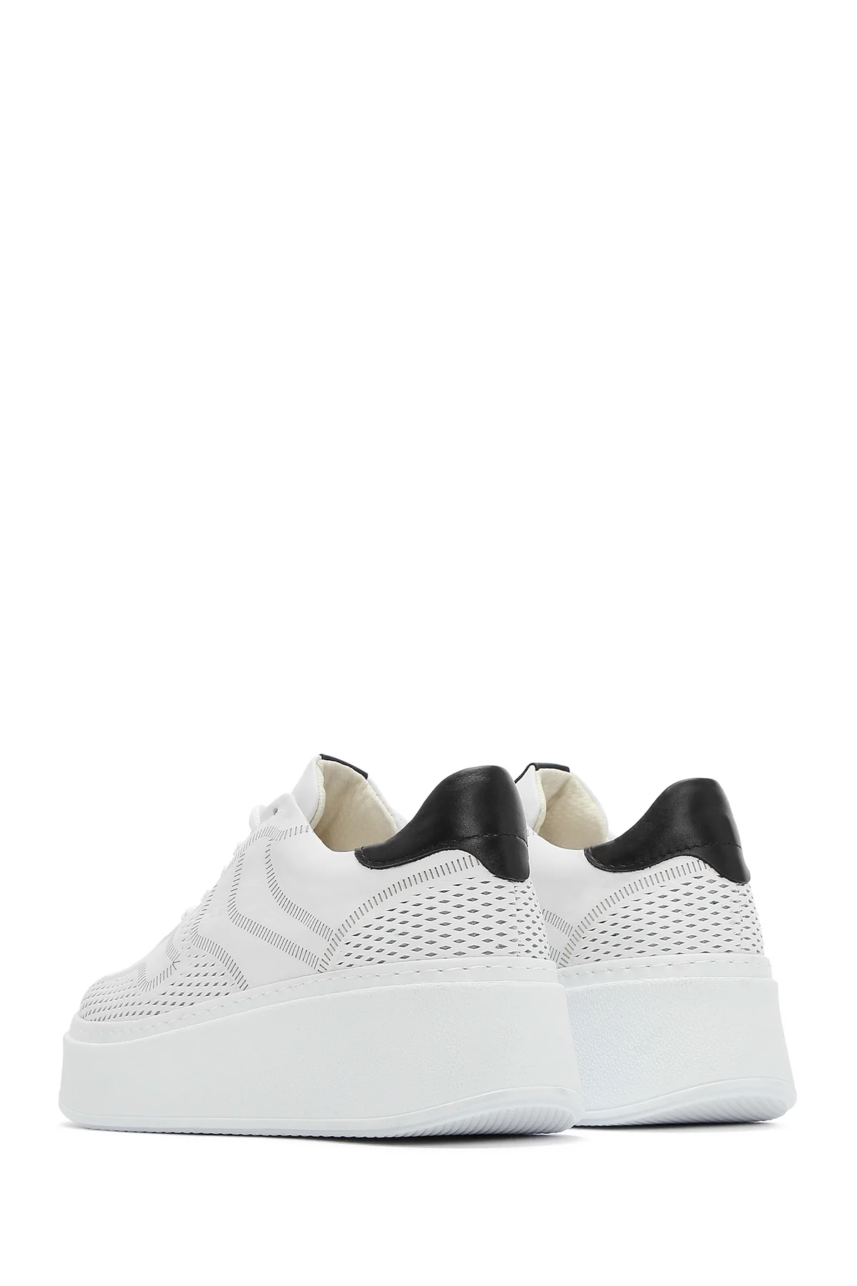 Kadın Beyaz Bağcıklı Kalın Tabanlı Deri Sneaker - Image 5