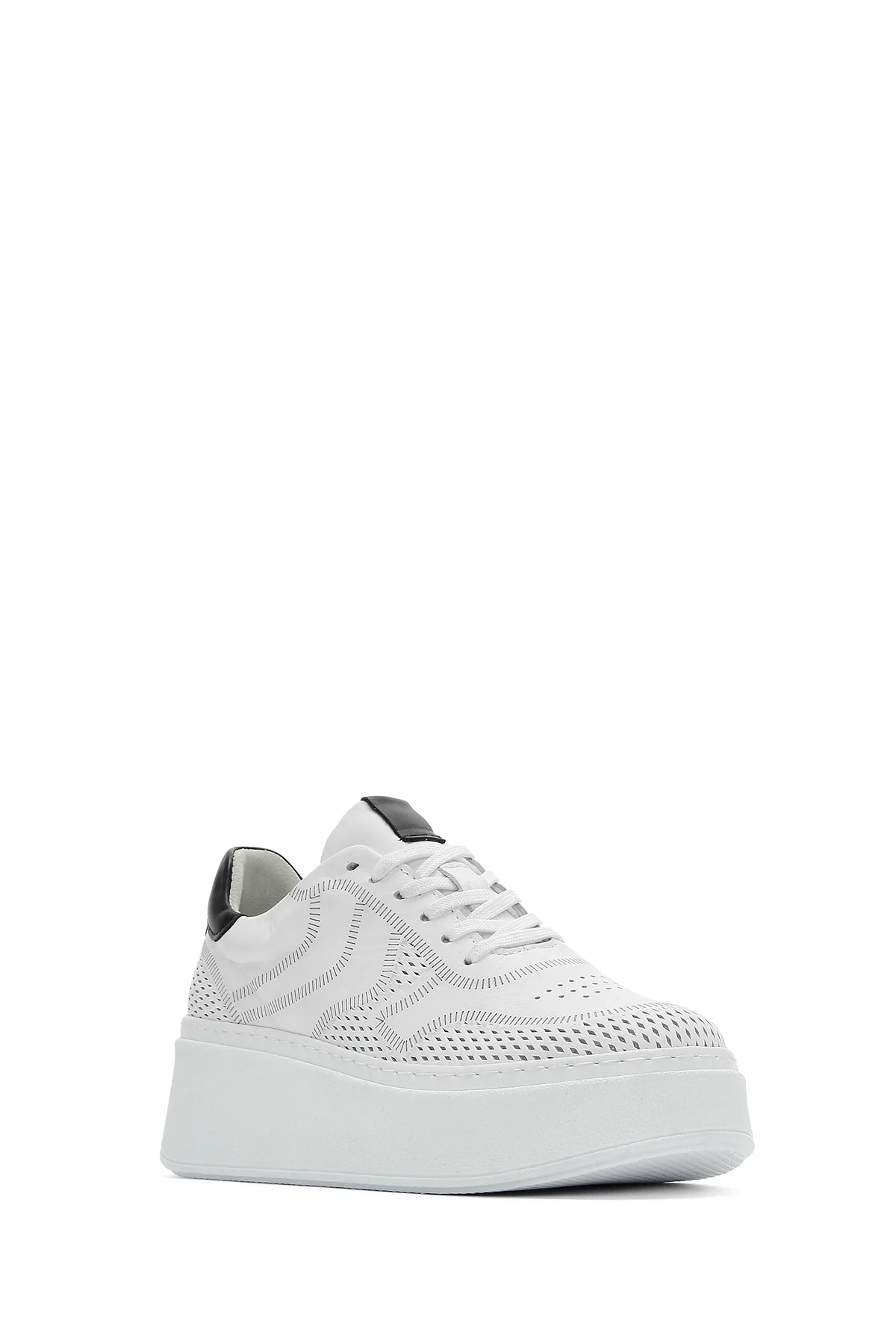 Kadın Beyaz Bağcıklı Kalın Tabanlı Deri Sneaker - Image 6