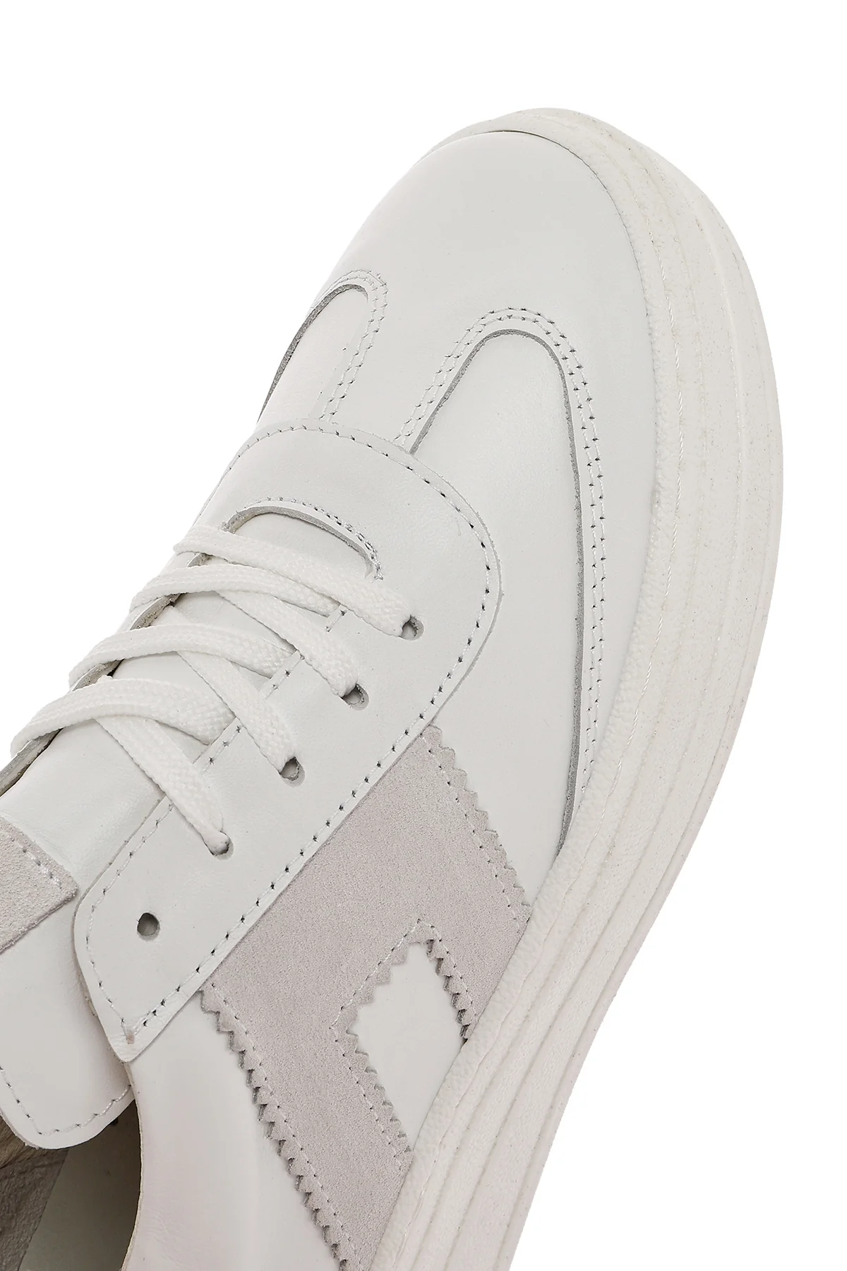 Kadın Beyaz Bağcıklı Kalın Tabanlı Deri Sneaker - Image 9