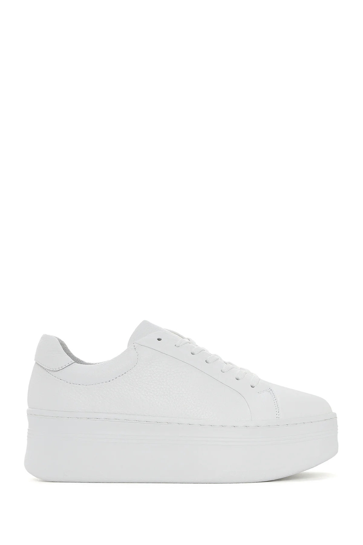 Kadın Beyaz Bağcıklı Kalın Tabanlı Deri Sneaker