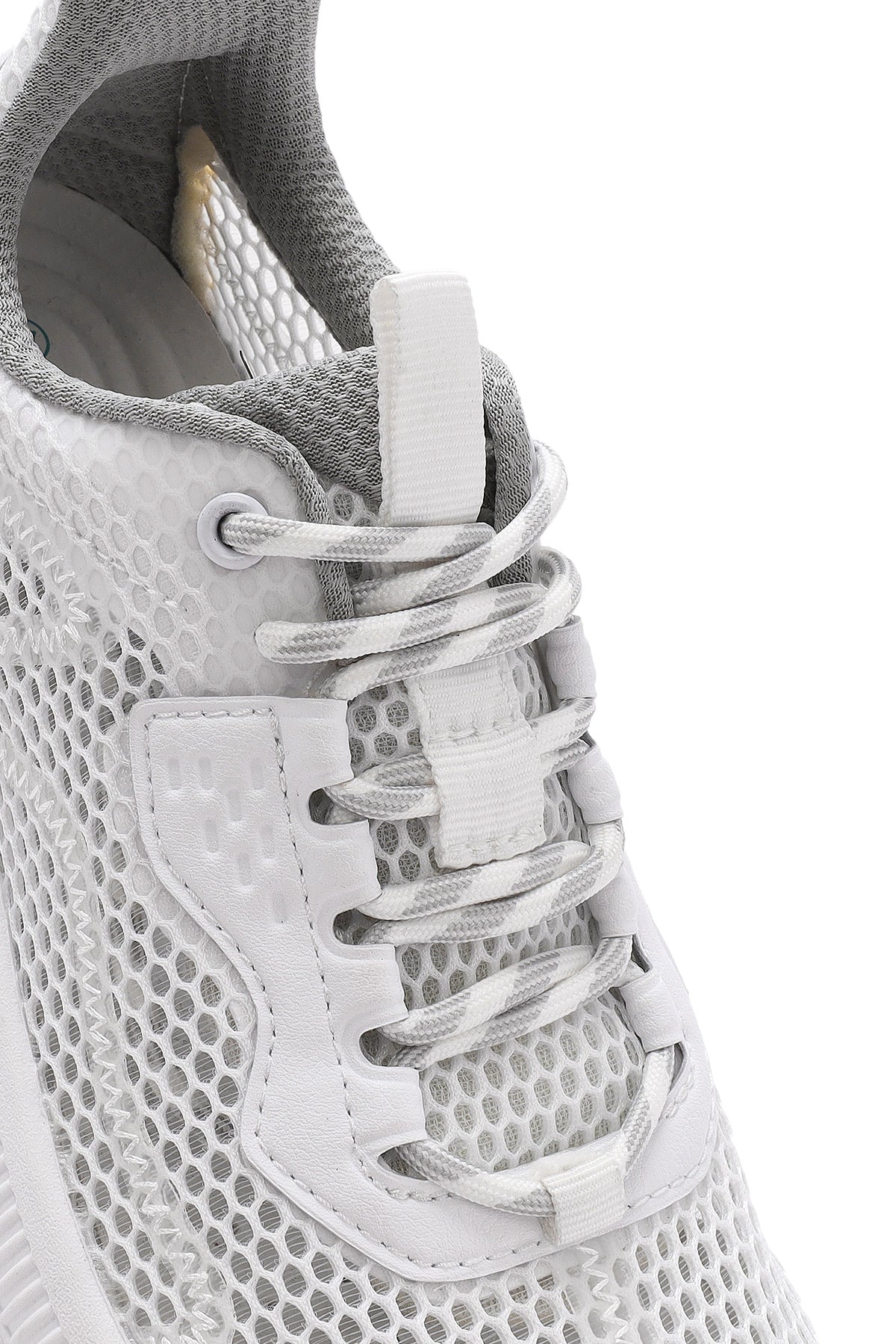 Kadın Beyaz Bağcıklı Kalın Tabanlı Kumaş Sneaker - Image 9