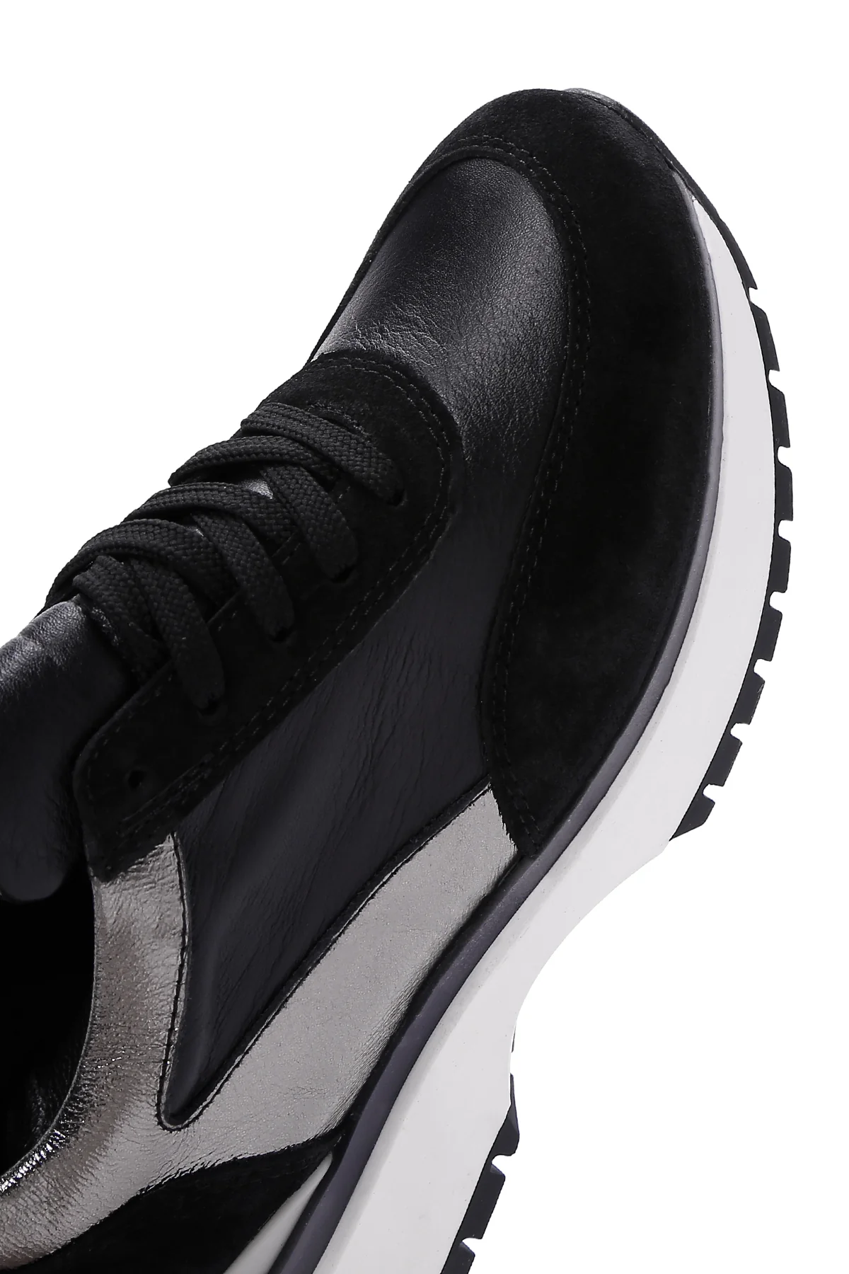Kadın Siyah Bağcıklı Deri Sneaker - Image 9
