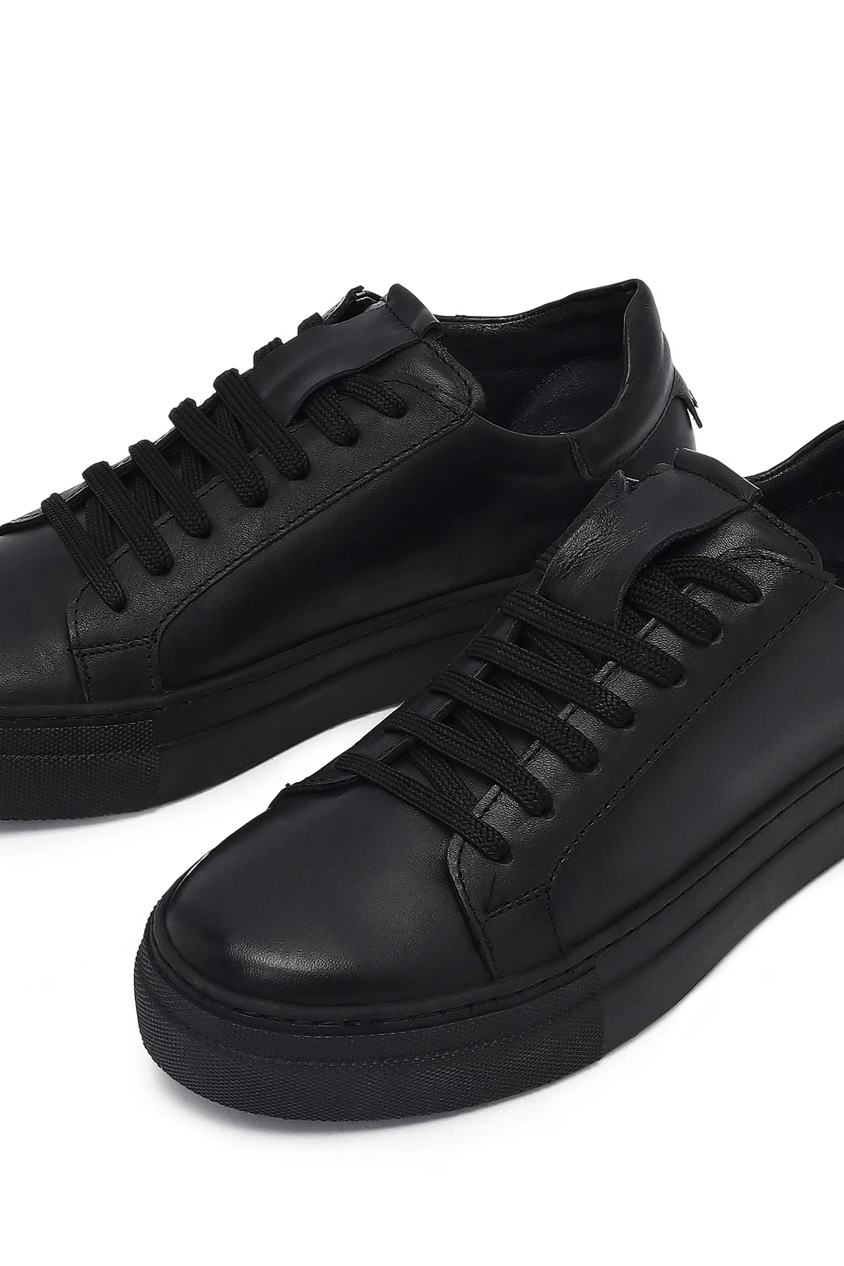 Kadın Siyah Bağcıklı Deri Sneaker - Image 9
