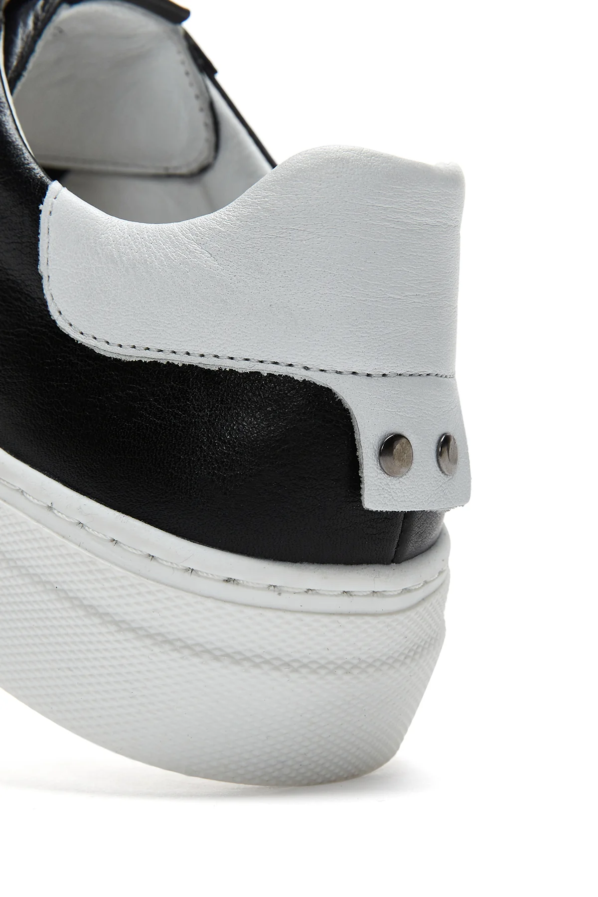 Kadın Siyah Bağcıklı Deri Sneaker - Image 8