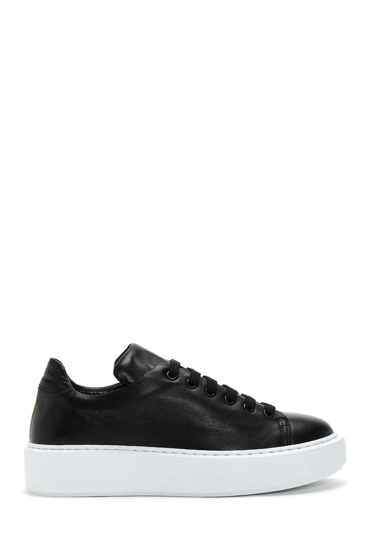 Kadın Siyah Bağcıklı Kalın Tabanlı Deri Sneaker