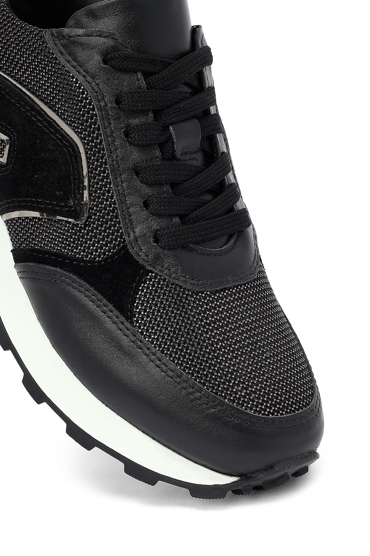 Kadın Siyah Bağcıklı Kalın Tabanlı Deri Sneaker - Image 9