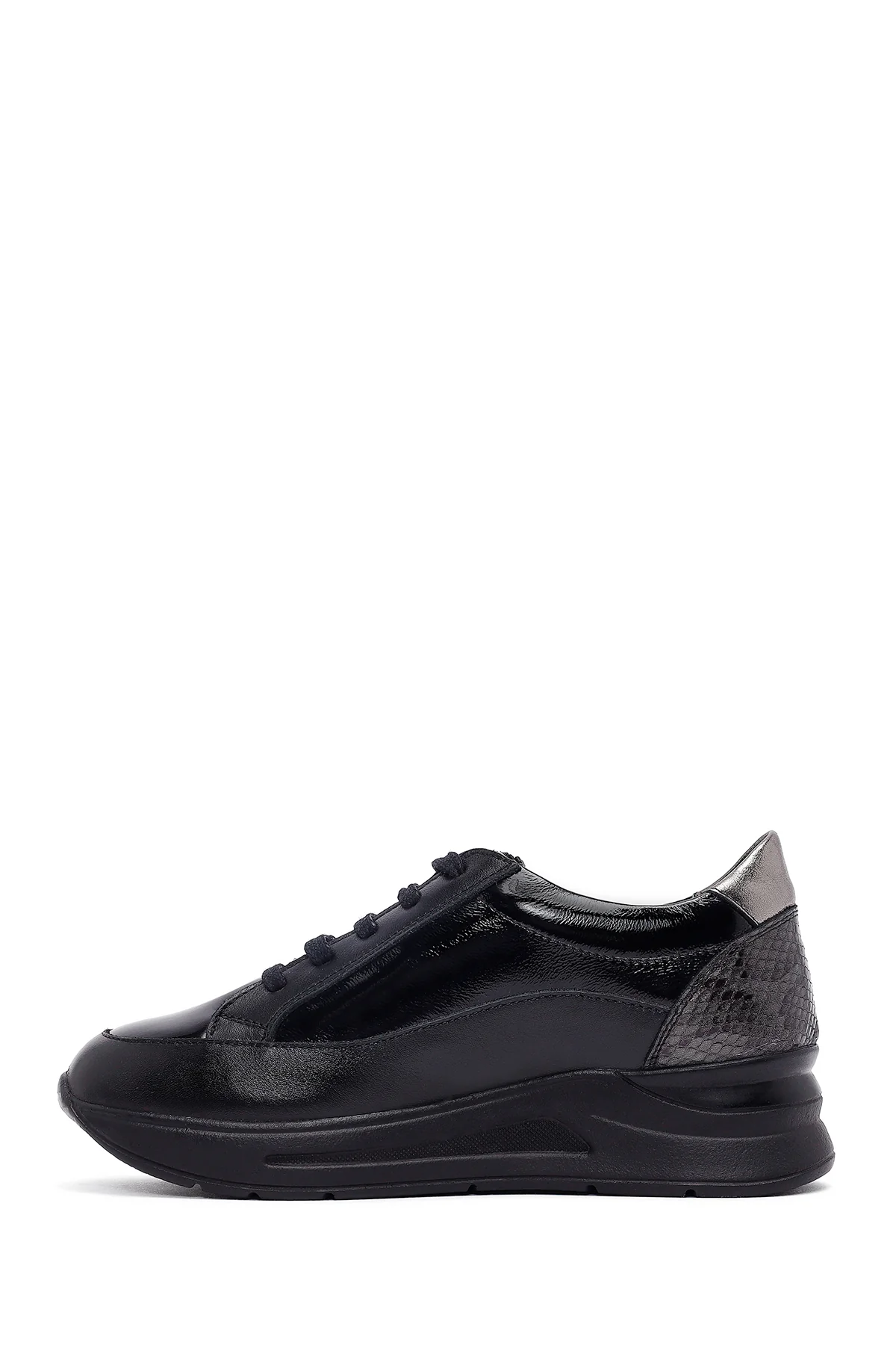 Kadın Siyah Bağcıklı Kalın Tabanlı Deri Sneaker - Image 2