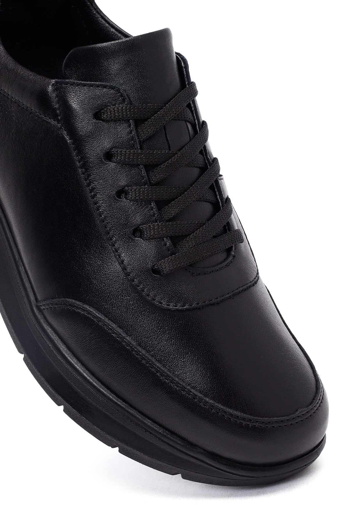 Kadın Siyah Bağcıklı Kalın Tabanlı Deri Sneaker - Image 9