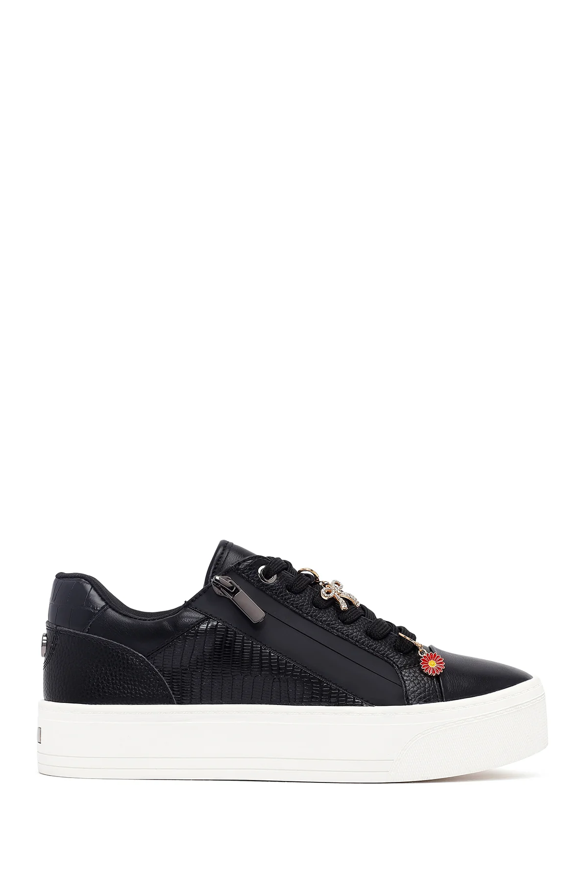 Kadın Siyah Bağcıklı Kalın Tabanlı Sneaker - Image 2