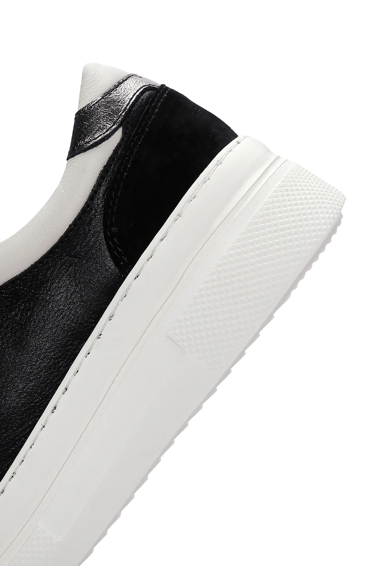 Kadın Siyah Bağcıklı Yüksek Taban Deri Sneaker - Image 7
