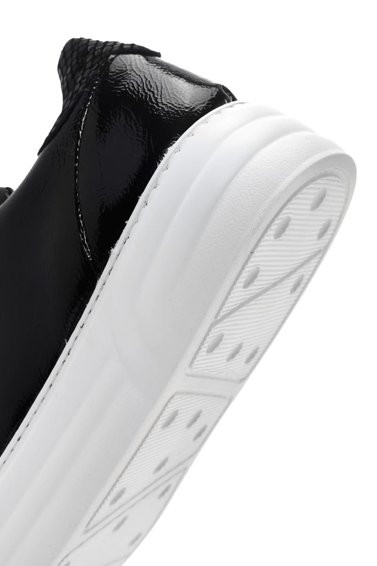 Kadın Siyah Rugan Kalın Tabanlı Sneaker - Image 8